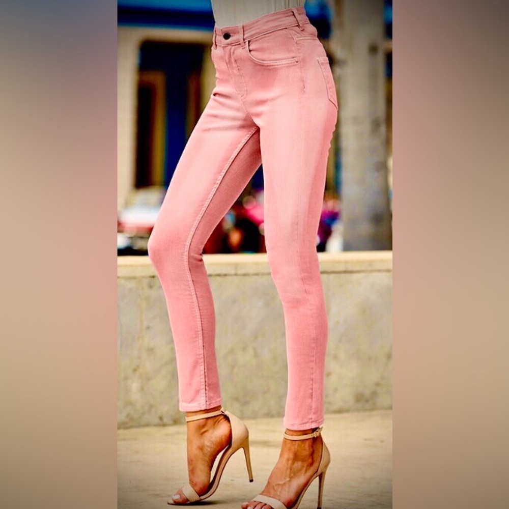 Seven 7 in color pink distressed jeans size 6 with raw hem